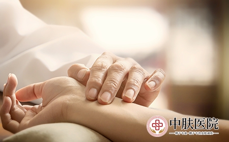 摄图网_401809302_中医把脉（企业商用）