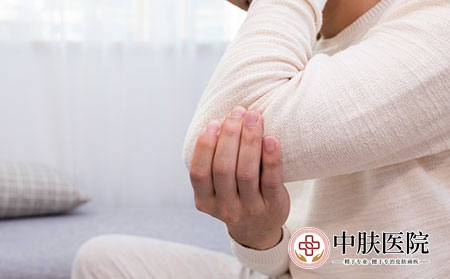 摄图网_500708291_生病的年轻人胳膊疼（企业商用）关节